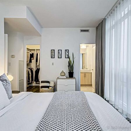 Prime Location - Stunning 2-Bdrm Condo トロント エクステリア 写真