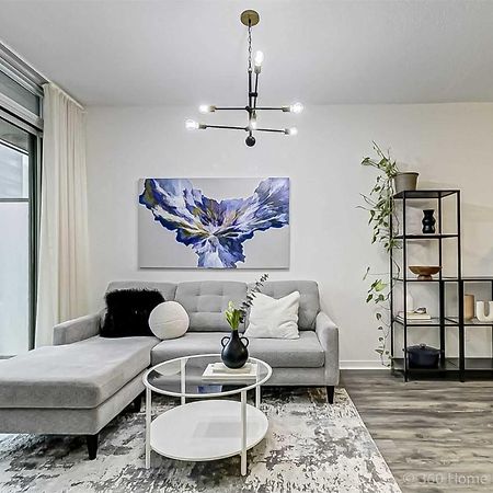 Prime Location - Stunning 2-Bdrm Condo トロント エクステリア 写真